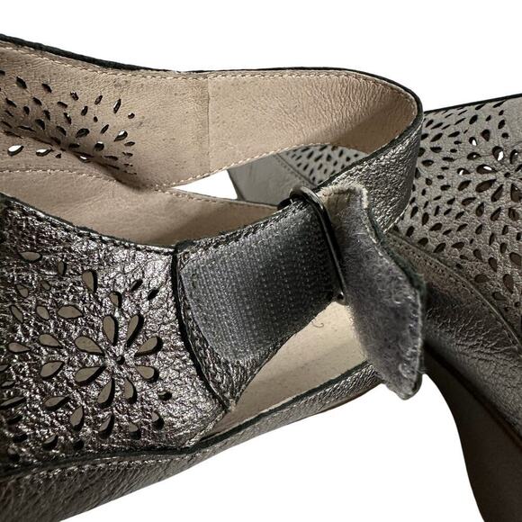 Easy Spirit 9.5 Silver Leather Closed Toe Cut out Flats Velcro Sling back Shoes - Picture 6 of 10